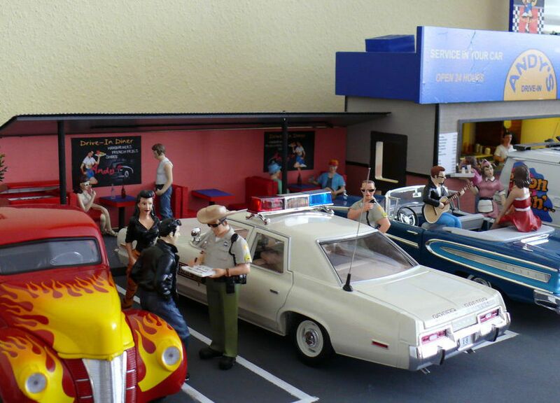 modellautos Kategorie 1:18 Diorama: Drive-In Diner Abbildung