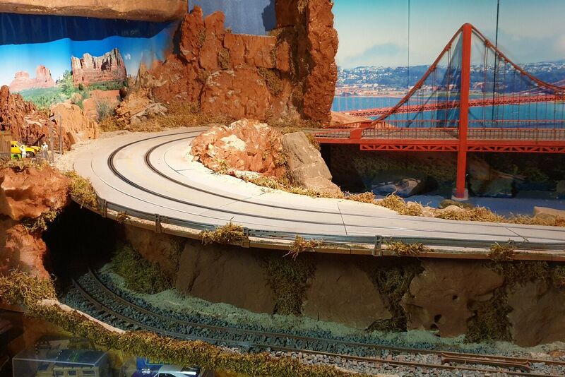 Vanishing Point Valley - 1:32 Slottrack Bild 1