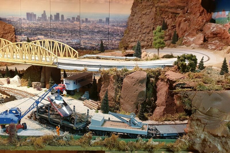 Vanishing Point Valley - 1:32 Slottrack Bild 10